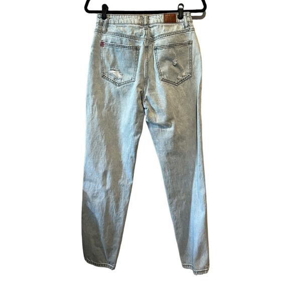 UO x BDG High-Waisted Mom Jean – Ripped Light Wash sz 27 - Picture 4 of 16